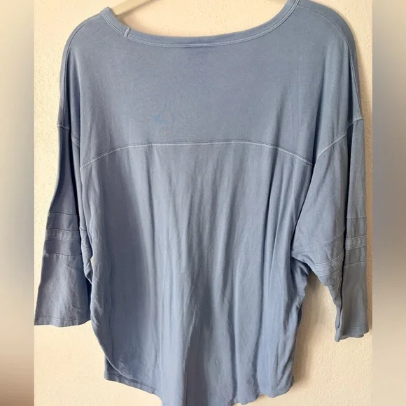 PINK Victoria’s Secret 3/4 Sleeve Shirt - Picture 3 of 3